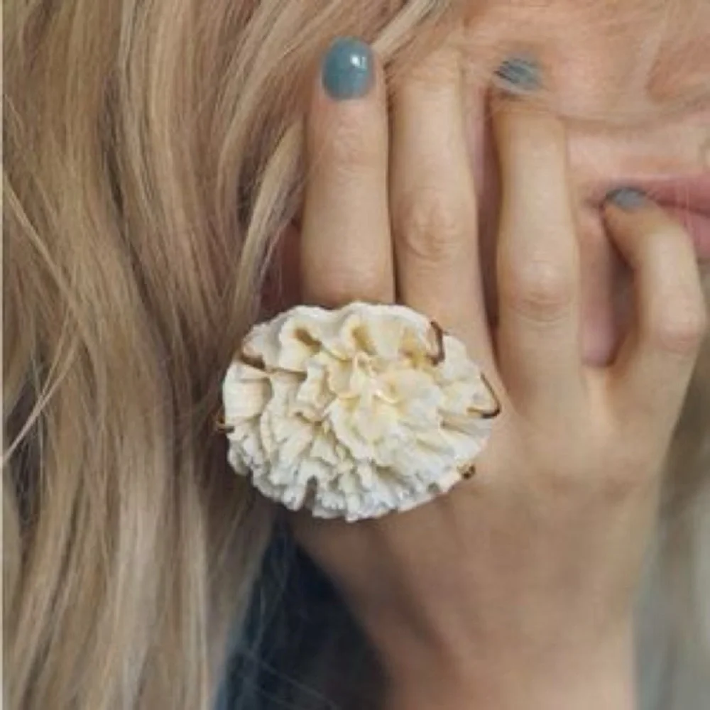 Zara NWT Cream Flower Maxi Statement Cocktail Ring. Size 6